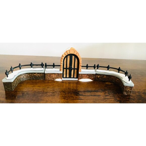 Department 56 Churchyard Gate and Fence Set of 3 Heritage Village Christmas Town - Picture 4 of 4